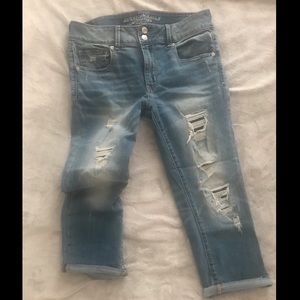 American Eagle Cropped Distressed Jeans!